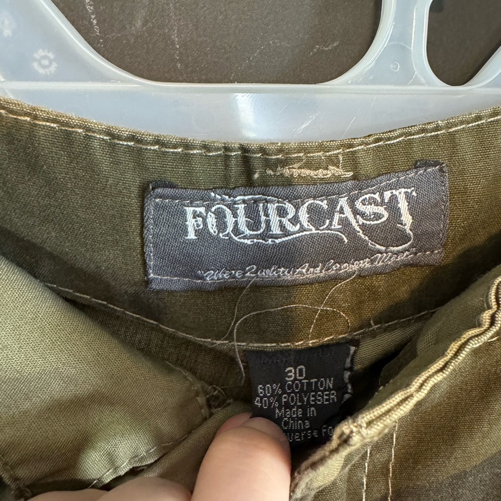 Fourcast Army Camouflage Cargo Shorts Men’s Size 30 NWT - Picture 3 of 4